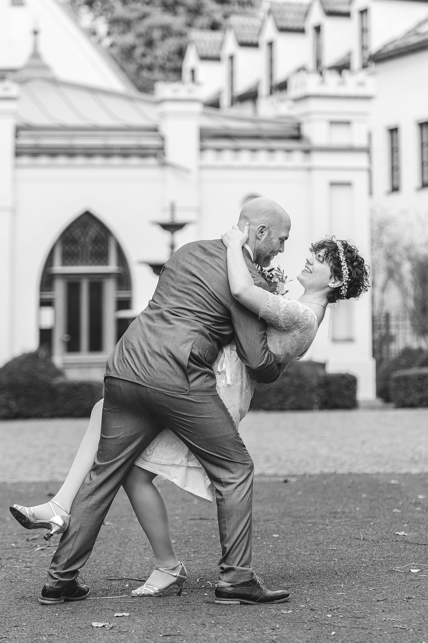 Tami und Robin haben sichtlich Spass beim Brautpaar-Shooting