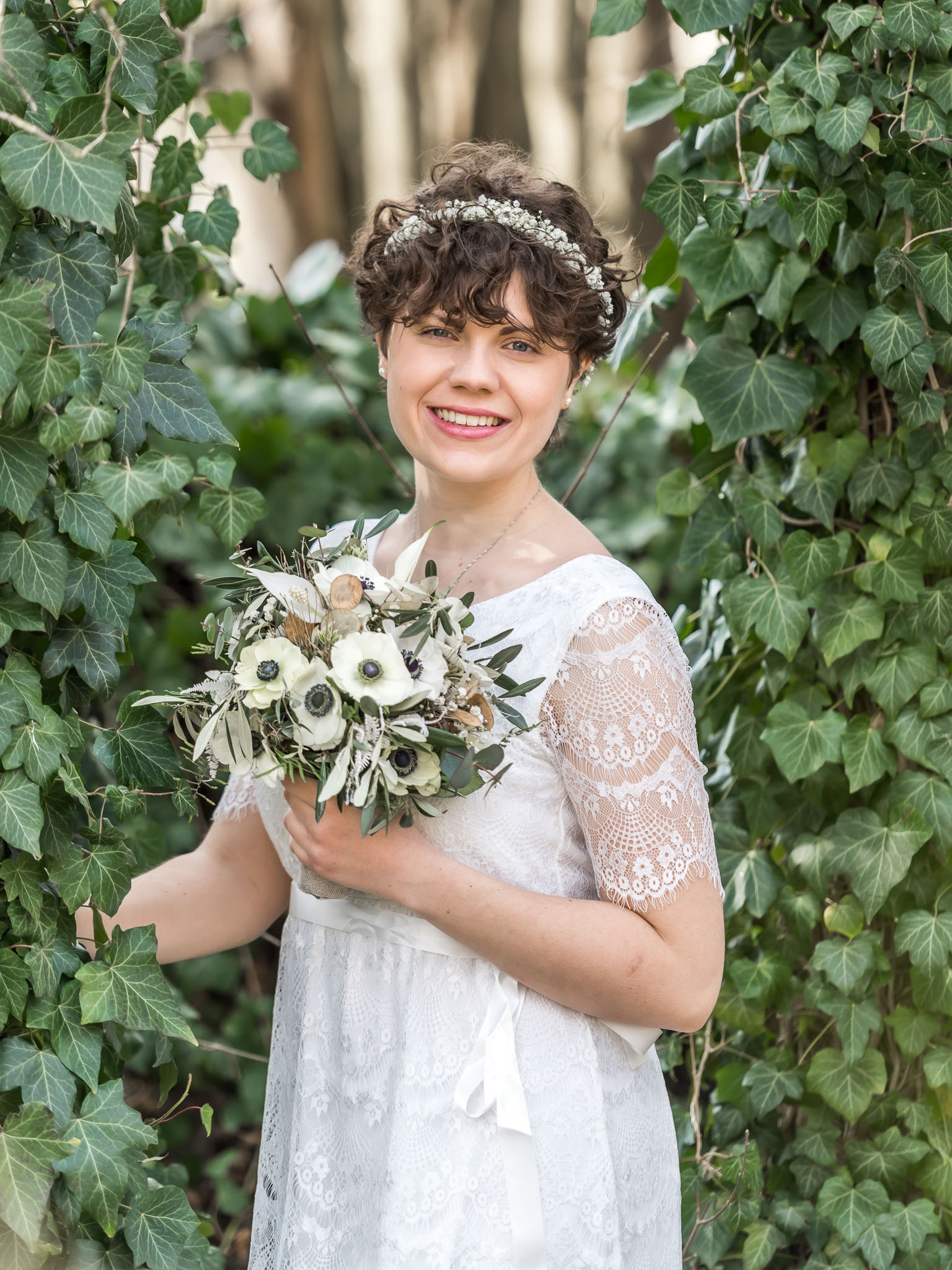 Portrait der Braut beim Brautpaar-Shooting im Garten des Kurhauses in Göggingen, Augsburg